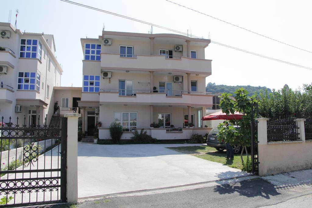 Apartment Family Ulcinj Exteriör bild